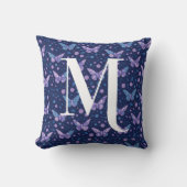 Girly Purple Butterfly Pattern With Bold Monogram クッション (正面)