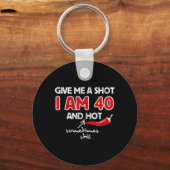Give A Shot - 面白い引用符 40歳の誕生日プレゼント キーホルダー (正面)