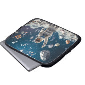 Give Them a Space Man on Their Own Electronics Bag ラップトップスリーブ (正面下部)