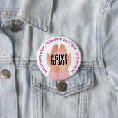 Give to Gain | 国際女性デー IWD 2026 缶バッジ (インサイチュ)