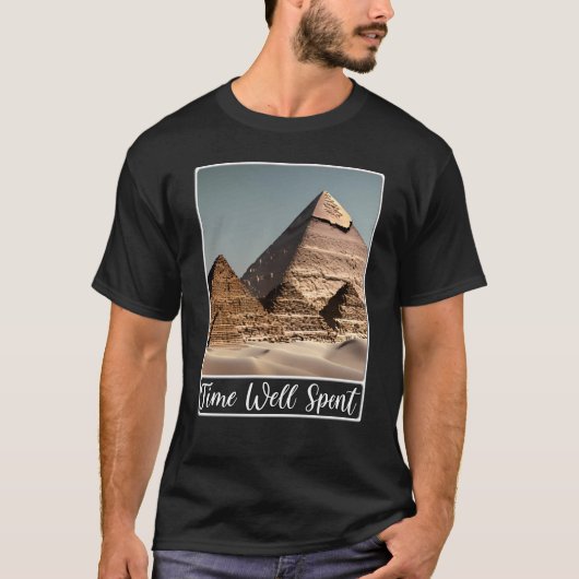 Giza CairoのピラミッドEgypt Time Well Spended Tシャツ (正面)