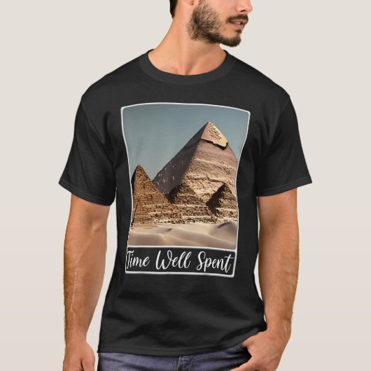 Giza CairoのピラミッドEgypt Time Well Spended Tシャツ (正面)