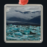 Glacial lake Jokulsarlon - Iceland メタルオーナメント<br><div class="desc">Floating icebergs in the glacial lake Jokulsarlon with fog background - Iceland</div>