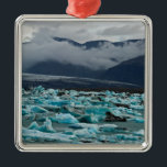 Glacial lake Jokulsarlon - Iceland メタルオーナメント<br><div class="desc">Floating icebergs in the glacial lake Jokulsarlon with fog background - Iceland</div>