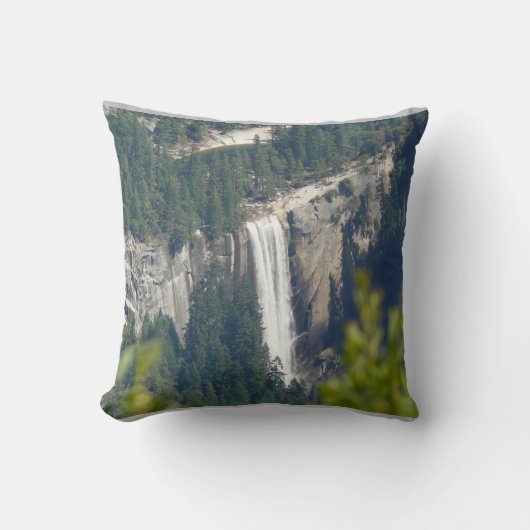 Glacier Point, CAからのVernal滝の表示 クッション (正面)