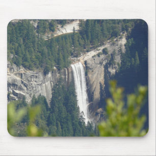 Glacier Point, CAからのVernal滝の表示 マウスパッド