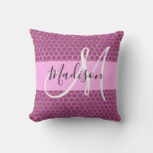 Glam明るい赤紫色メタリックピンクハニカムモノグラム名 クッション (正面)