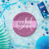 Glam明るい赤紫色メタリックピンクハニカムモノグラム名 ペーパープレート (パーティー)