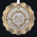 Glam 50周年記念ホワイトダイヤモンドセット金ゴールド オーナメントカード<br><div class="desc">50周年記念きらめく壁時計の金ゴールドフレーム渦巻形のにグラム白いダイヤ結婚モンドをセット。変更可能な文字フォント色のカスタマイズ可能な金ゴールド。ダイヤモンドと金ゴールドのイメージは、文字からイメージへのジェネレータで作成された。</div>