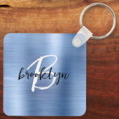Glam Blue Brushed Metal Monogram  キーホルダー (裏面)