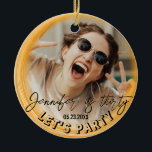 Glam Photo ガーリー Script 20 30 40th Birthday Party セラミックオーナメント<br><div class="desc">2枚の写真と明るいクリスマスの飾り付けモダンで、あなたのゲストを歓迎するか、または誕生日の少女を驚かす。誕生日の女の子の名前と年齢を追加することで、この完全にカスタマイズ可能なデザインを簡単にカスタマイズしユニークて、オーナメントを作成す素晴らしる、休暇、誕生日、または記念日パーティーのためのお気に入りの贈り物。他の一致する製品またはカスタマイズについては、Zazzleを介して親切にメッセージ。</div>