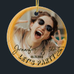 Glam Photo ガーリー Script 20 30 40th Birthday Party セラミックオーナメント<br><div class="desc">2枚の写真と明るいクリスマスの飾り付けモダンで、あなたのゲストを歓迎するか、または誕生日の少女を驚かす。誕生日の女の子の名前と年齢を追加することで、この完全にカスタマイズ可能なデザインを簡単にカスタマイズしユニークて、オーナメントを作成す素晴らしる、休暇、誕生日、または記念日パーティーのためのお気に入りの贈り物。他の一致する製品またはカスタマイズについては、Zazzleを介して親切にメッセージ。</div>