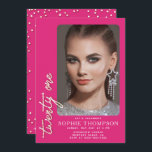 Glam Rhinestonesホットピンクシック21stバースデーフォト 招待状<br><div class="desc">ラインストーンの普及を特徴とするとシックな女の子のためのglamホットピンクとラインストーン(これらはデジタル効果ではない実在!)写真21stの誕生日の招待21シンプル、モダンエレガントと実在、ラインストーンで覆われた単語21歳のラインストーン（シミュレートされた、ないデジタル効果）、フォントの書台本とタイポグラフィ。21歳のエレガント誕生日の女の子のためのシックでモダンデザイン。</div>