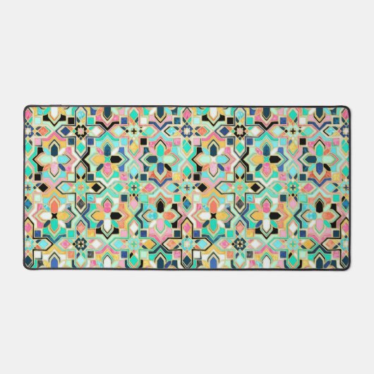 Glamorous Gilded Moroccan Tile Pattern デスクマット (正面)