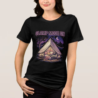 Glamp Mode On Cozy Luxury Camping Night Scene トライブレンドＴシャツ