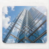 Glass Skyscraper With Cloud Refection マウスパッド (正面)