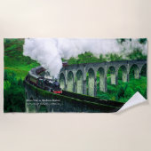 Glenfinnan Viaductの蒸気列車 – 名前を追加 ビーチタオル (正面)