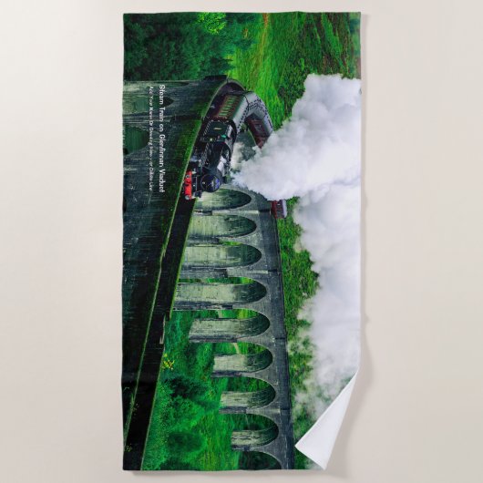 Glenfinnan Viaductの蒸気列車 – 名前を追加 ビーチタオル (正面)