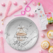 Glitzy Silver White Cupcake Bow Birthday ペーパープレート (パーティー)