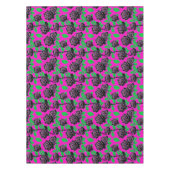 Glossy Black Roses On A Hot Pink Background テーブルクロス (正面)