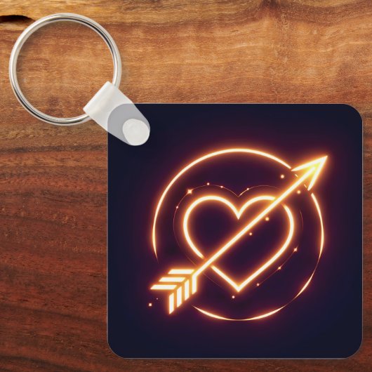 glowing image of a heart with cupid's arrow キーホルダー (正面)