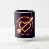 glowing image of a heart with cupid's arrow ツートーンマグカップ (中央)