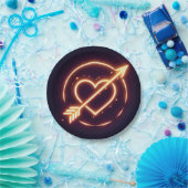 glowing image of a heart with cupid's arrow ペーパープレート (パーティー)