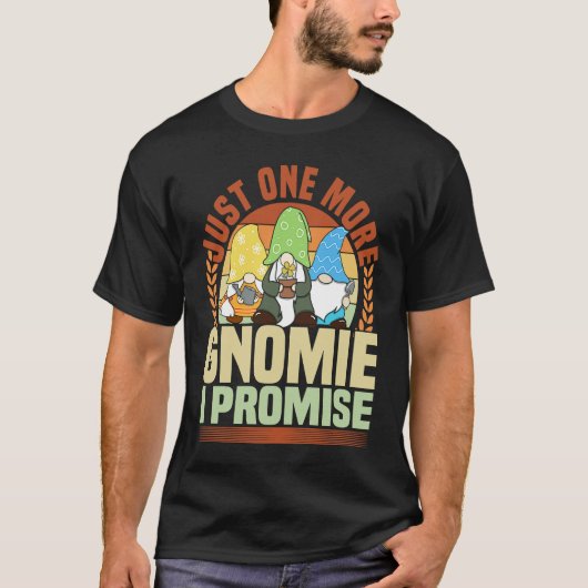 Gnome Gardening Just One More Gnomie Lawn & Garden Tシャツ (正面)