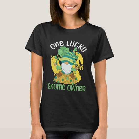 Gnome Gardening St Patricks Day Lucky Garden Dwarf Tシャツ (正面)