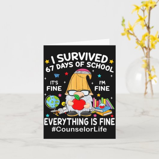 Gnome I Survived 67 Days Of School It's Fine Couns カード (黄色い花)