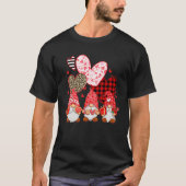 Gnomes Holding Leopard Heart Buffalo Plaid Valenti Tシャツ (正面)