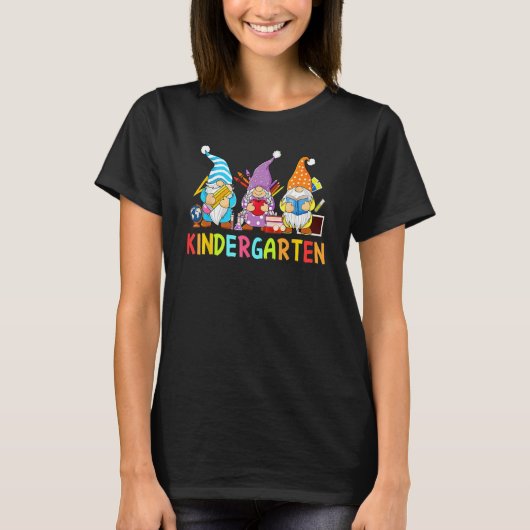 Gnomes Kindergarten 1st Day Of School Teacher Back Tシャツ (正面)