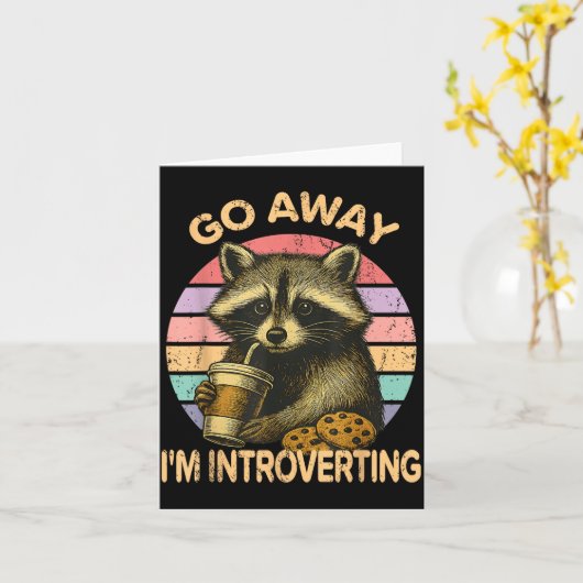 Go Away I'm Introverting Funny Raccoon Sarcastic  カード (黄色い花)
