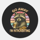 Go Away I'm Introverting Funny Raccoon Sarcastic ラウンドシール (正面)