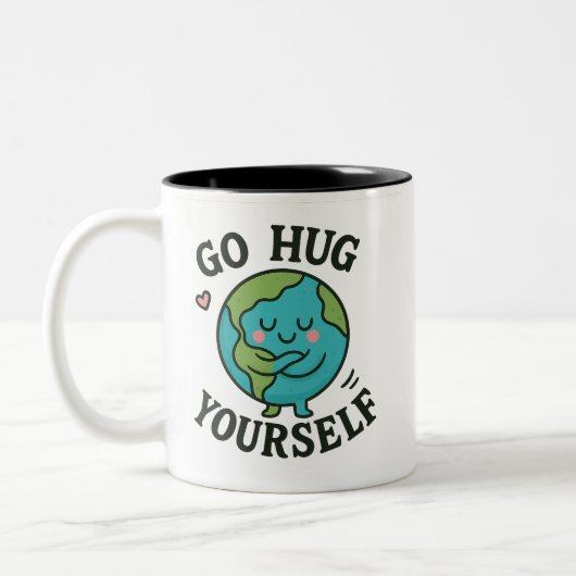 Go Hug Yourself Earth - おもしろいエコフレンドリー- ツートーンマグカップ (左)