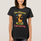 Go planet it's your earth day cute giraffe tシャツ (正面)