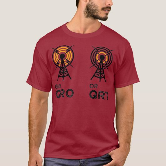 Go QROまたはQRTアマチュアおもしろいラジオHam Radio Tシャツ (正面)