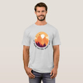 Go Where You Feel Most Alive Motivational Graphic Tシャツ (正面フル)