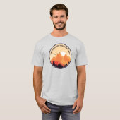 Go Where You Feel Most Alive Motivational Graphic Tシャツ (正面フル)