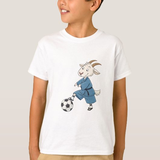 Goat playing soccer in karate kimono tシャツ (正面)