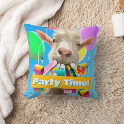 Goat with Party Blowers クッション (ブランケット)