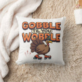 Gobble 'Til You Wobble Turkey on Roller Skates クッション (ブランケット)