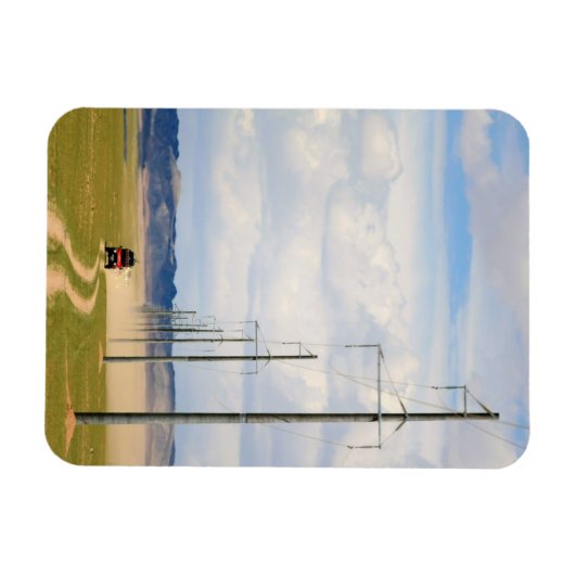 Gobi砂漠の未舗装の道路で4X4車両 マグネット (横)