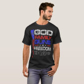 GOD FAMILY GUNS FREEDOM Conservative American Tシャツ (正面フル)