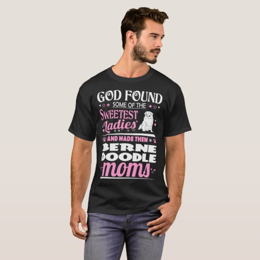 God Found Sweetest Ladies Made Them Bernedoodle Mo Tシャツ (正面フル)