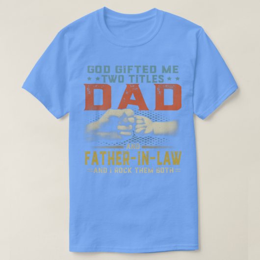 God Gifted Me Two Titles Dad And Father in law Fat Tシャツ (デザイン正面)