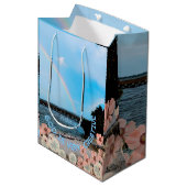 God is very creative  ミディアムペーパーバッグ (正面アングル)