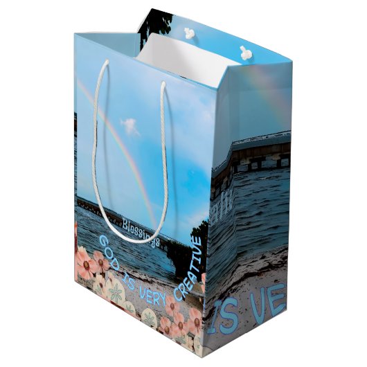 God is very creative  ミディアムペーパーバッグ (裏面アングル)