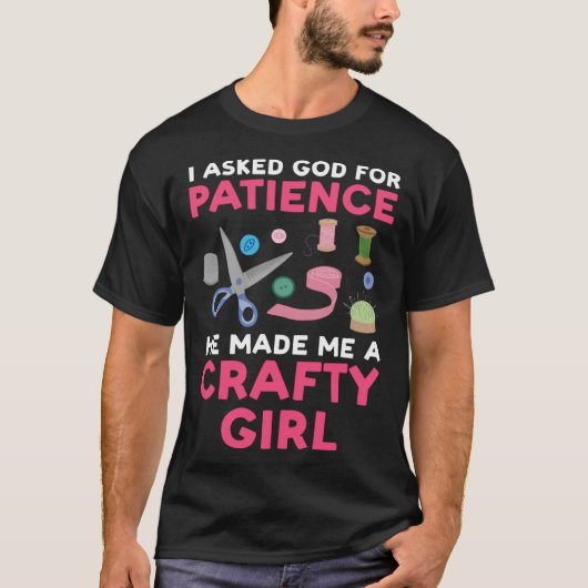 God made me a Crafty Girl Crafty Girl Tシャツ (正面)