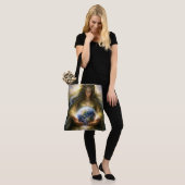 Goddess Gaia Gently Holding Planet Earth トートバッグ (モデル)